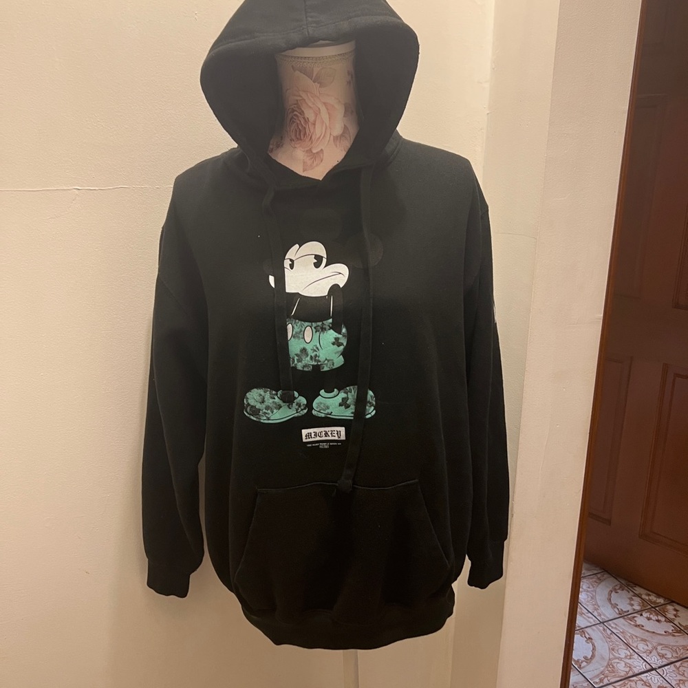 Hoodie and sweatpants - Picture 6 of 9